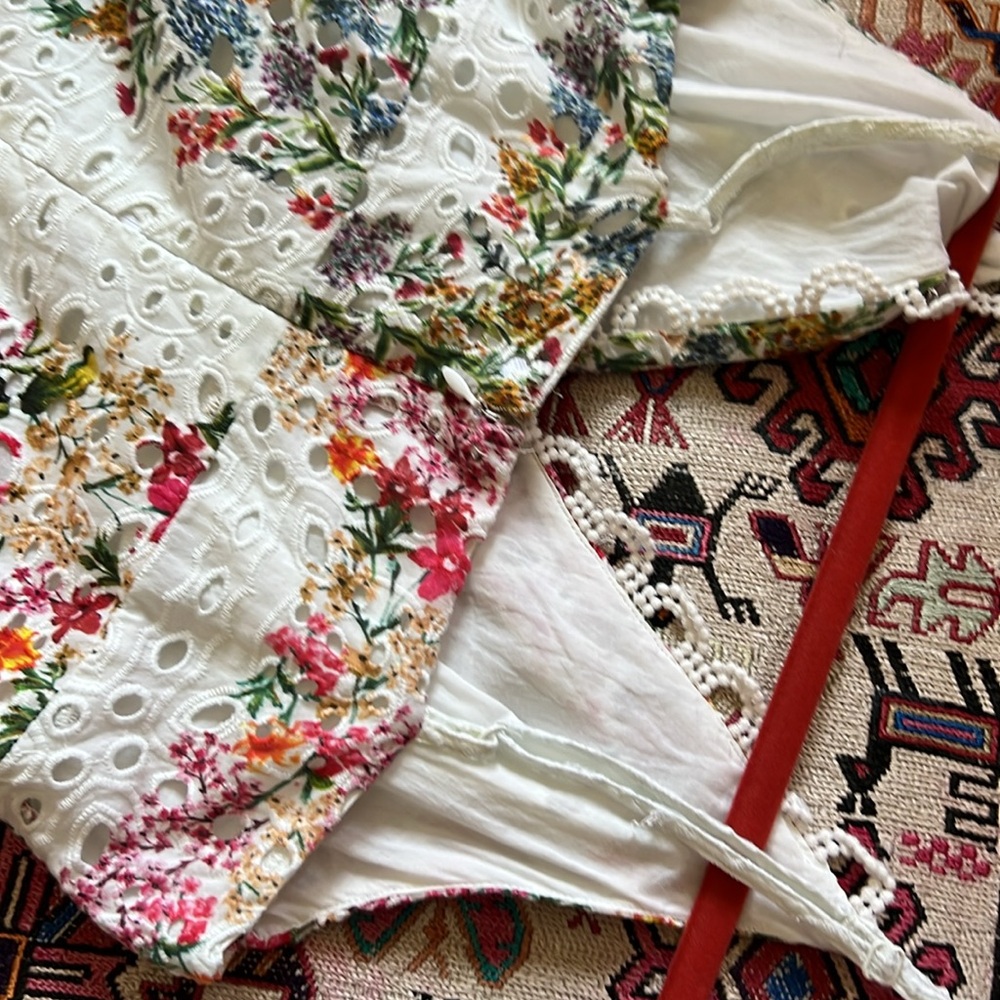 Farm Rio Delicate Forest Scarves Midi Dres
EUC size Small - Picture 10 of 10